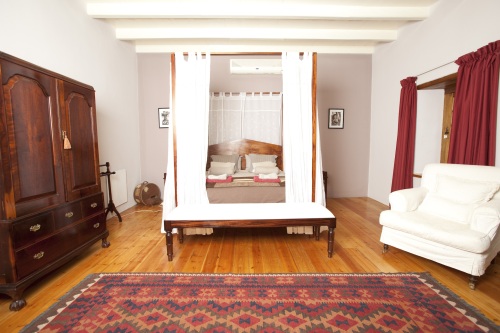 CDQ Courtyards bedroom1